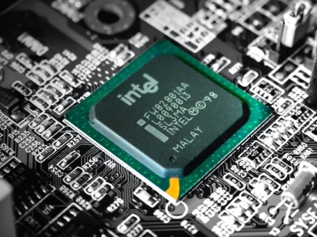 intel-sozdaet-novuyu-kompaniyu-dlya-resheniy-na-baze-generativnogo-ii