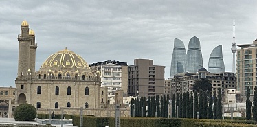 Where to walk in Baku in the evening: the most picturesque locations of the city