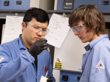 kak-kazahstanec-otkryvaet-novye-veschestva-dlya-tehnologiy-buduschego-v-ssha