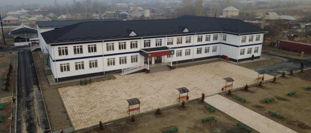 v-oshskoy-oblasti-postroili-novuyu-shkolu-na-550-uchenikov