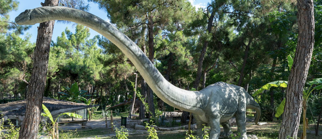 В Астане появился парк с 50 анимированными динозаврами Dinoworld: график работы и стоимость
