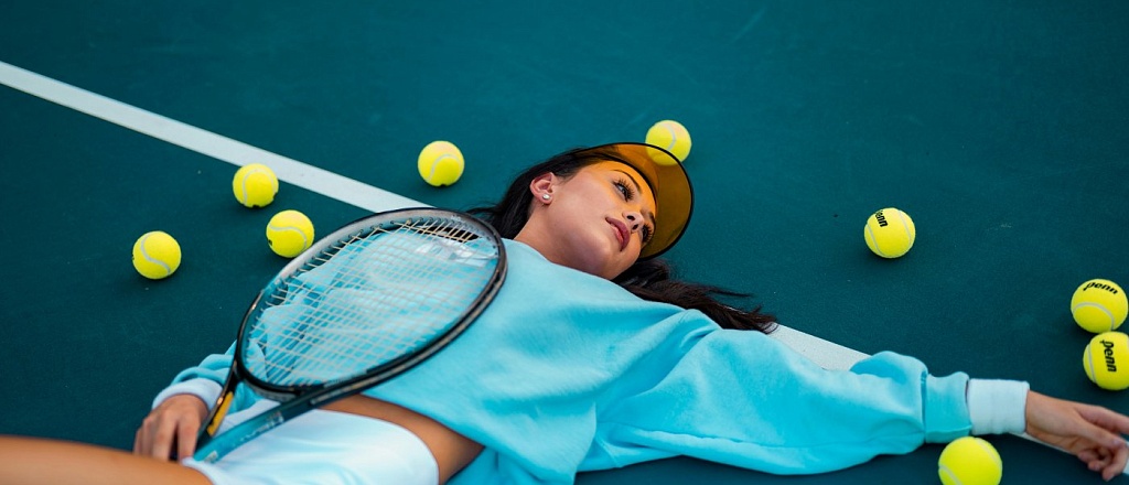 gde-uchit-sya-igrat-v-tennis-v-tashkente-polnyy-gid-po-klubam-goroda