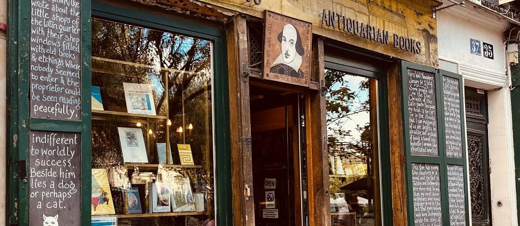 Что читает BookTok: 10 книг, которые захватили социальные сети