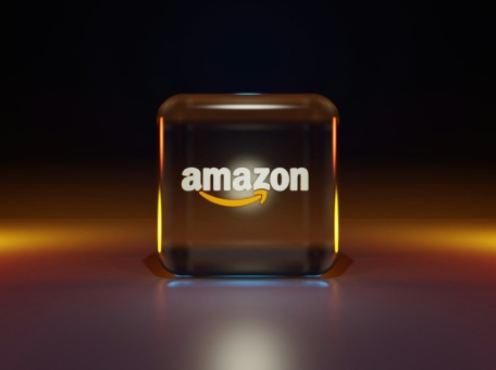 amazon-vpervye-za-20-let-obnovil-logotip