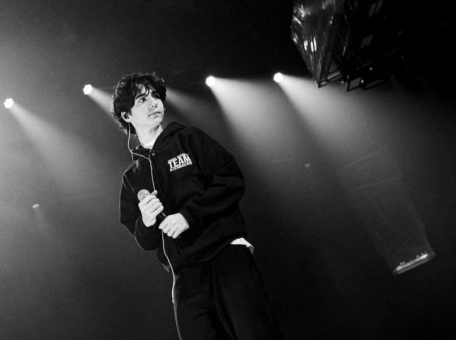 dzhamal-gasymov-o-svoem-puti-k-bol-shoy-scene-i-chestnom-vzglyade-na-muzykal-nuyu-industriyu