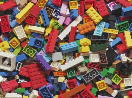 deloitte-vydelit-sotrudnikam-do-1000-na-pokupku-lego
