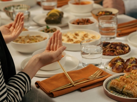 gde-provesti-iftar-v-oshe-10-mest-so-special-nym-menyu-i-predlozheniyami