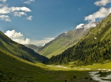 v-kyrgyzstane-v-prirodnom-parke-ala-archa-nachali-stroit-kanatnuyu-dorogu