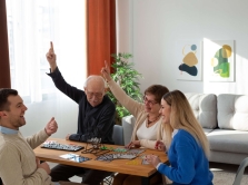 12-nebanal-nyh-nastol-nyh-igr-dlya-druzey-kolleg-i-sem-i