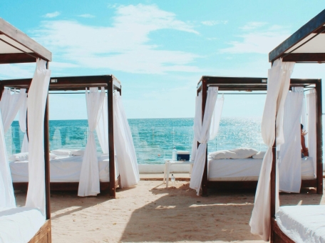 7-plyazhey-i-beach-klubov-dlya-ideal-nogo-letnego-otdyha-v-baku