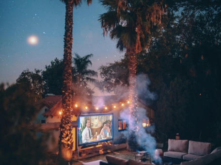 gde-smotret-kino-pod-otkrytym-nebom-v-almaty-3-atmosfernye-lokacii