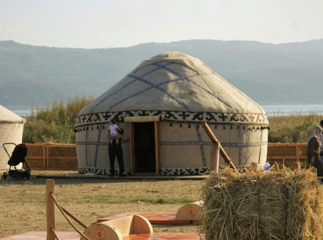 tradicii-sozdaniya-yurty-priznany-yunesko