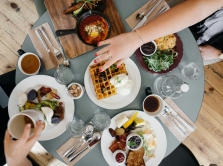 gde-vstretit-sya-s-podrugami-v-oshe-10-restoranov-i-kofeen