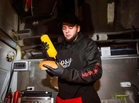 hot-dogi-na-kolesah-kak-otkryt-fudtrak-bez-opyta-vedeniya-biznesa