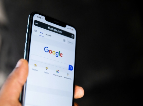 kompaniya-google-vypustila-novuyu-neyroset-dlya-iphone