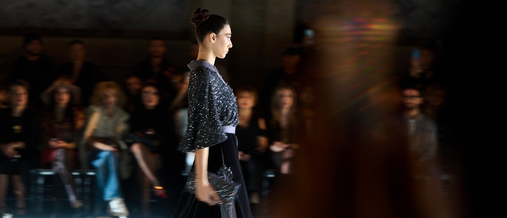 azerbaijan-fashion-week-zavershila-19-y-sezon-dizaynery-vostoka-predstavili-kollekcii-na-temu-on-the-great-silk-road