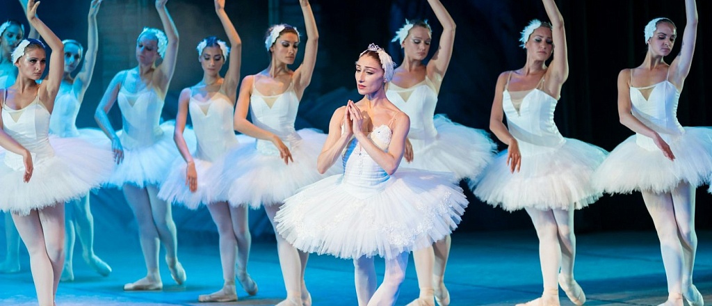 novyy-sezon-v-glavnyh-teatrah-central-noy-evrazii-luchshie-spektakli-i-prem-ery