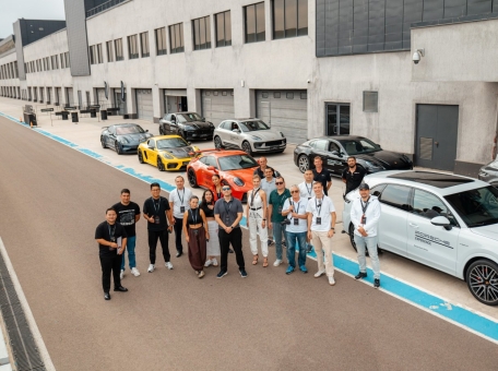 porsche-otkryvaet-novuyu-stranicu-v-central-noy-azii-start-v-almaty