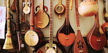 Kyrgyz national musical instruments: from komuz to dobulbas