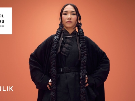 yenlik-v-novom-vypuske-colors-s-billie-eilish-drake-tyla-joji-i-drugimi-mirovymi-artistami