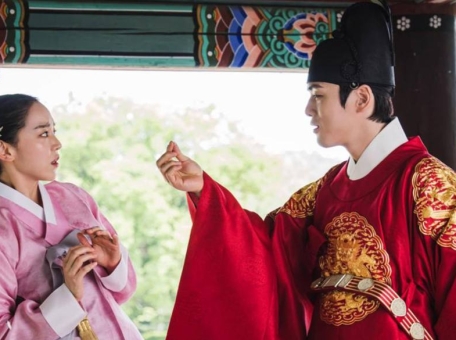 alye-serdca-kore-koroleva-chorin-i-esche-8-doram-pro-puteshestviya-vo-vremeni