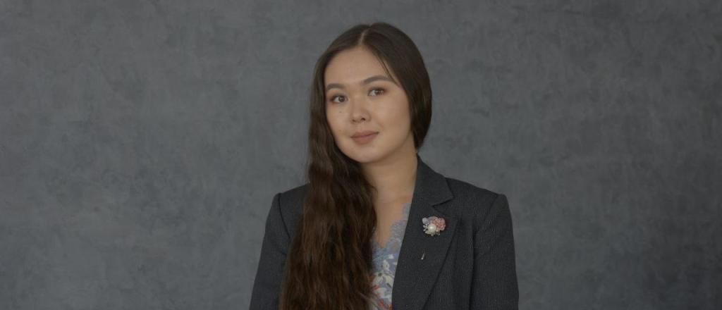 ayauzhan-kamataeva-o-svoem-puti-v-nauke-ot-shkol-nyh-issledovaniy-do-phd-po-pravam-cheloveka
