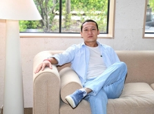 golos-kak-instrument-vliyaniya-ot-diktorstva-do-zhurnalistiki-istoriya-kadyr-zhana-muhataeva