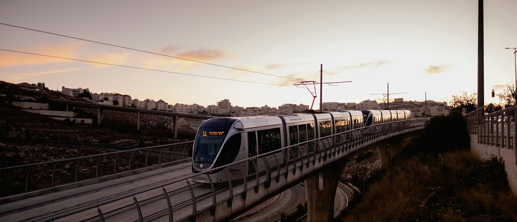 v-astanu-pribyli-pervye-poezda-dlya-lrt-iz-kitaya