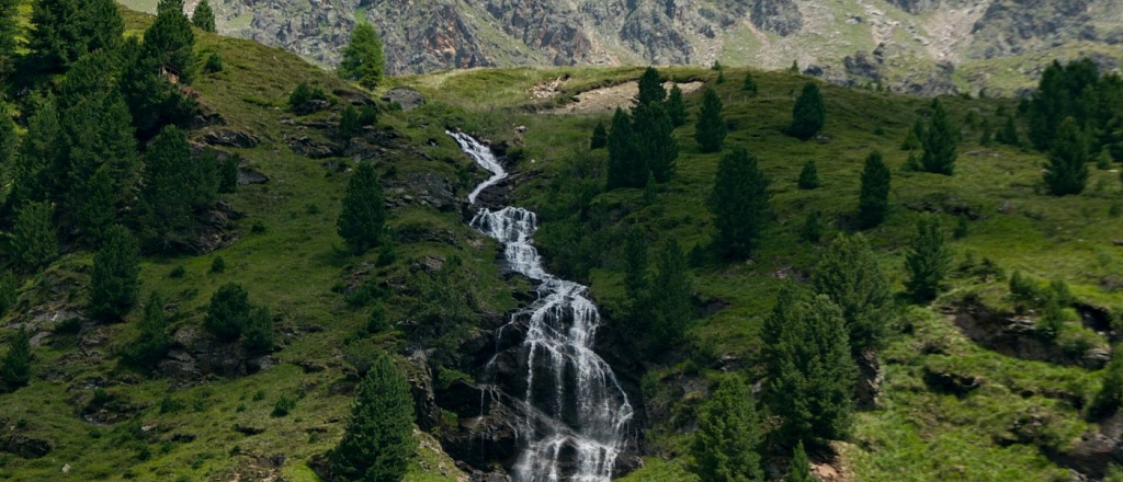 10-most-beautiful-waterfalls-in-central-asia