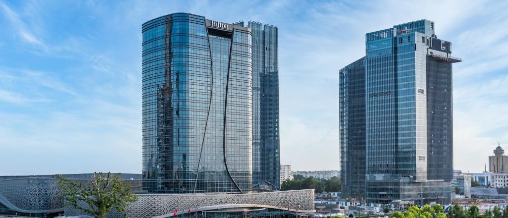 v-tashkente-poyavitsya-novoe-prostranstvo-dlya-otdyha-solara-pool-club-spa-zona-i-terrasa-ot-hilton-tashkent-city