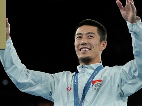 prizer-olimpiady-munarbek-seyitbek-uulu-debyutiruet-na-professional-nom-ringe