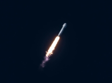 keti-perri-i-nevesta-bezosa-voydut-v-ekipazh-korablya-new-shepard