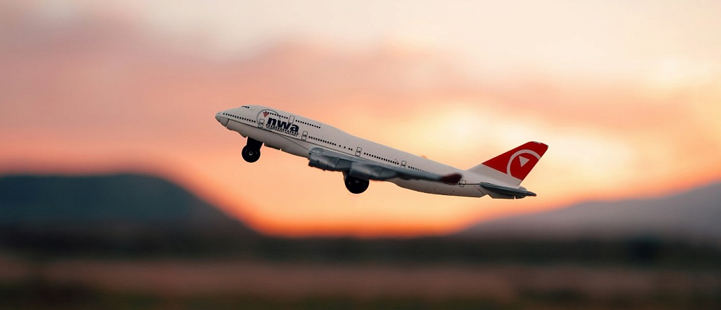 how-to-buy-an-airplane-ticket-profitably-tips-and-flyhacks