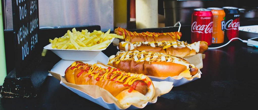 hot-dogi-om-astana-otkryli-dostavku-na-dom