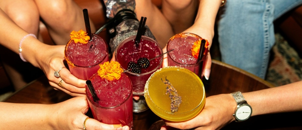 15-stil-nyh-zavedeniy-baku-dlya-vstrech-s-podrugami