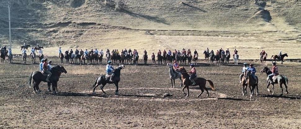 v-oshskoy-oblasti-otkryli-novyy-ippodrom