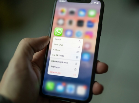 whatsapp-gotovit-obnovlenie-s-razdelom-dlya-obmena-kontaktami