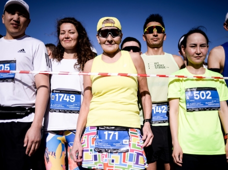 pochemu-tysyachi-lyudey-vyhodyat-na-start-almaty-marathon-beg-kak-sposob-perezagruzki-i-vdohnoveniya