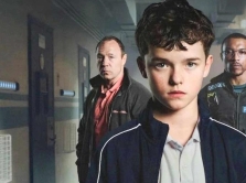 17-samyh-populyarnyh-serialov-2025-goda-kotorye-obsuzhdal-ves-mir