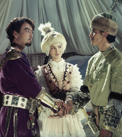 Олар орыс әйелді сорып, қарауға мәжбүрледі. Кавказдан жасырын камера секс