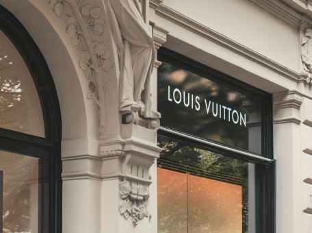 louis-vuitton-otkryl-v-pekine-znakovoe-arhitekturno-gastronomicheskoe-prostranstvo
