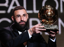francuzskiy-futbolist-karim-benzema-vpervye-poluchil-zolotoy-myach