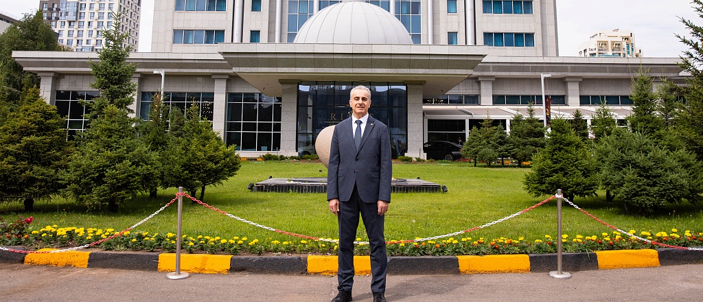 general-nyy-menedzher-rixos-president-astana-o-tom-kak-za-20-let-raboty-otel-stal-simvolom-gostepriimstva-v-kazahstane