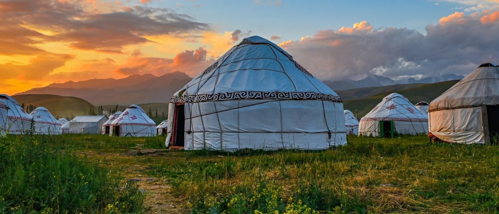 6-atmosfernyh-domov-v-etno-stile-v-kyrgyzstane
