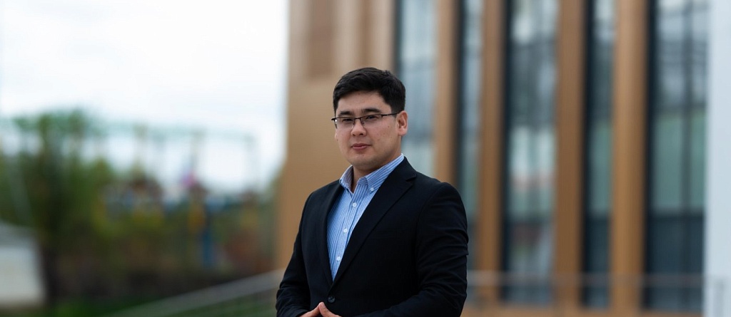 Ернар Сарбасов о школе Farabi: математика и английский по уровню, а не по возрасту