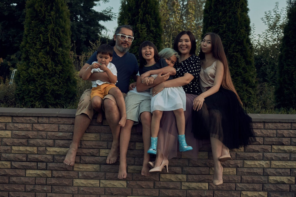 Баглан Аязбаев и Лана Диканчиева: «Крепкие семьи сегодня — редкость, но мы вместе уже 20 лет»