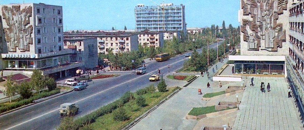 znamenityy-rayon-dzerzhinka-i-dubovyy-park-progulka-s-korennymi-zhitelyami-bishkeka