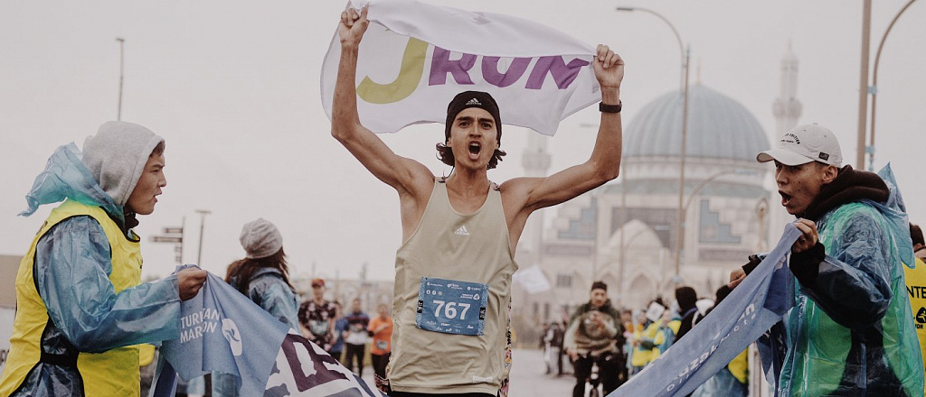 kak-proshel-turkistan-marathon-2022-begovoy-start-v-koloritnom-etnostile